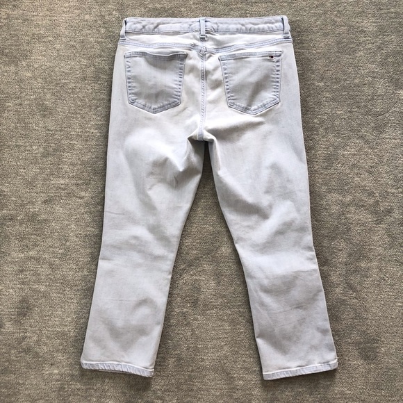 Tommy Hilfiger Women’s Lightwash Cropped Jeans - Picture 2 of 6